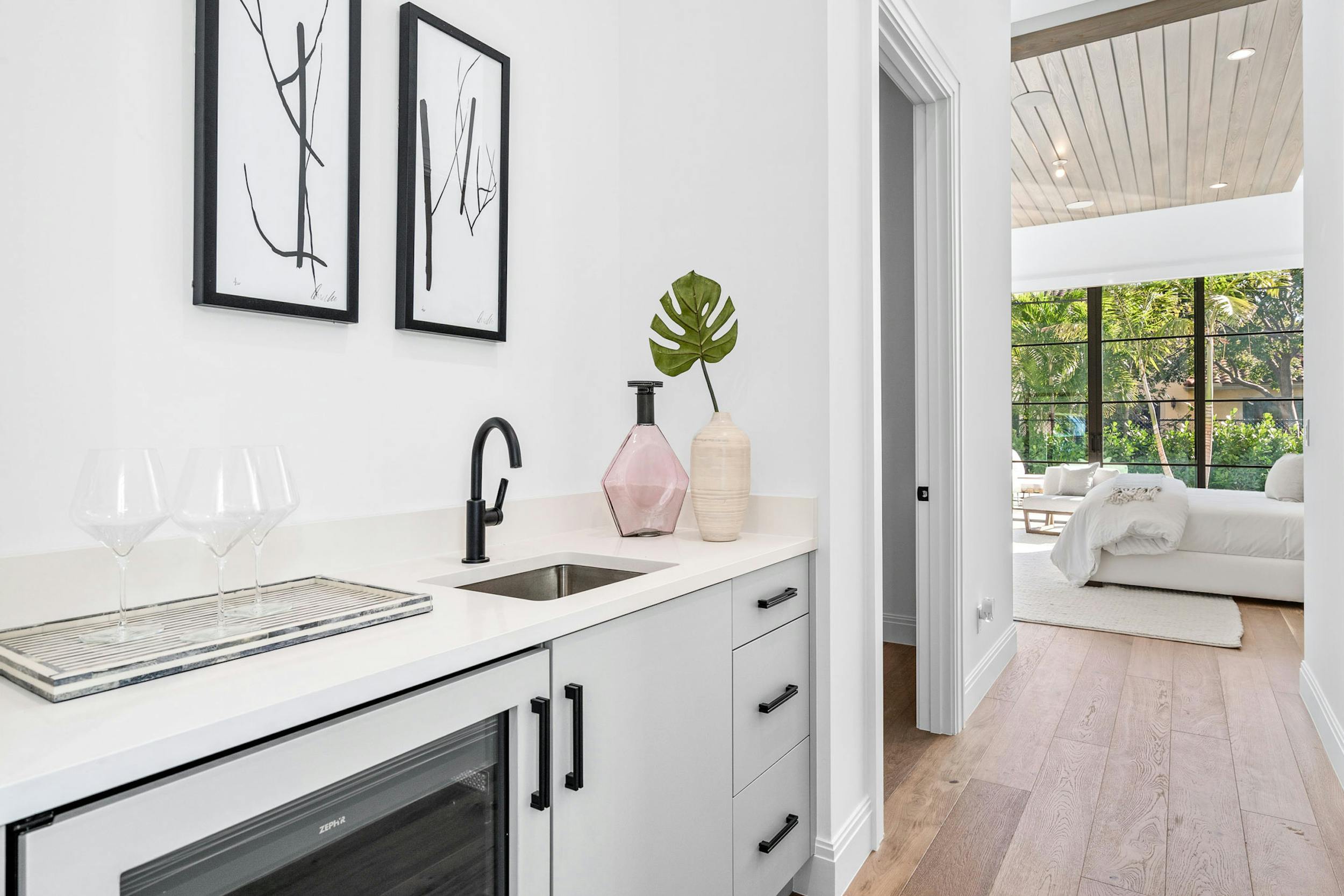 Meridith-Baer-Home-Home-Staging-Florida-Murray-Transitional-Luxury-Homes-Transitional-Master-Bedroom-Bar